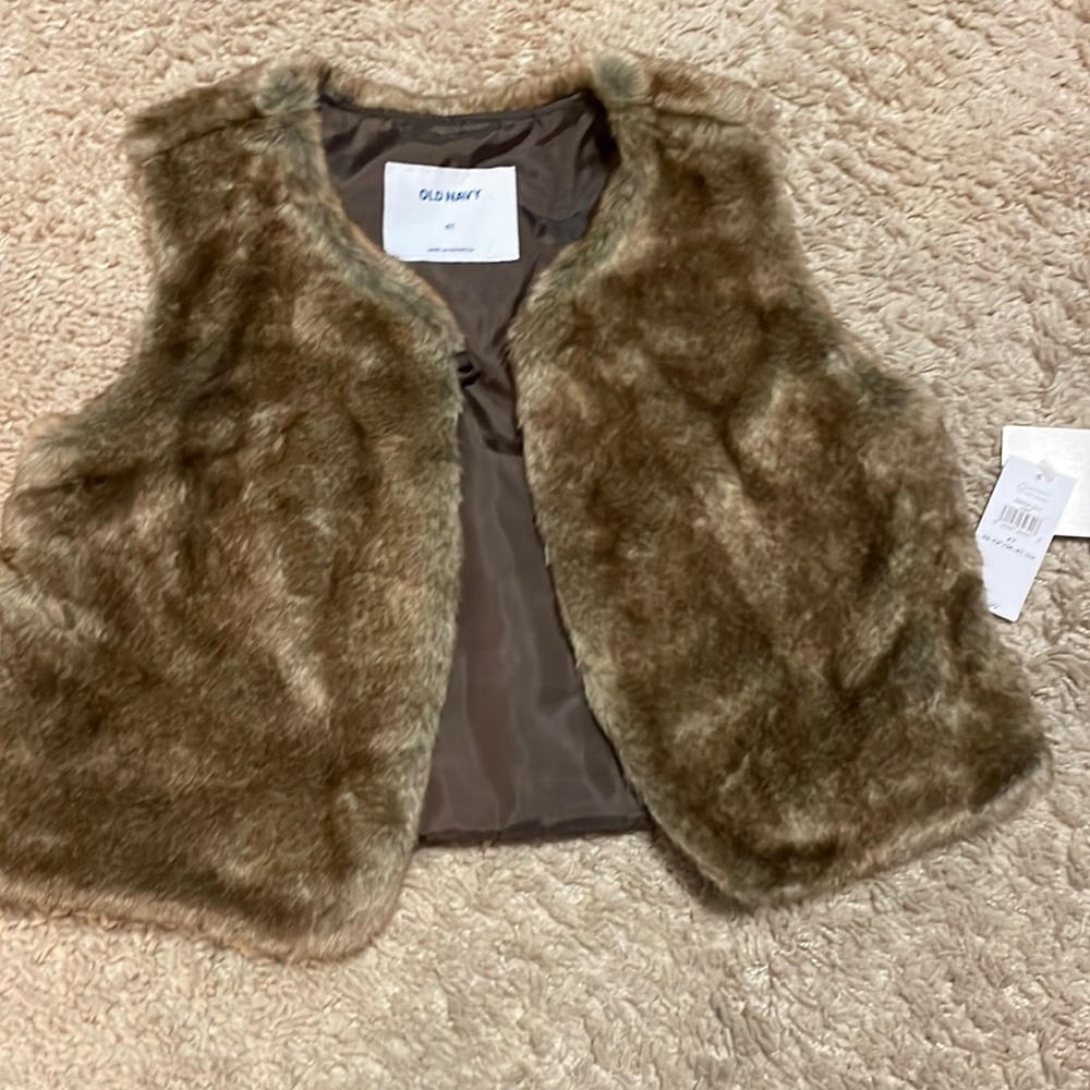 Brand new faux fur vest girl 4t